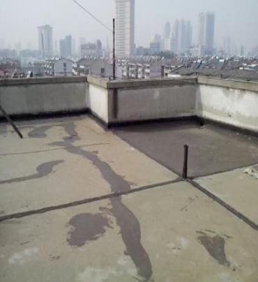 鄱阳漏水维修 楼顶漏水是什么原因，楼顶漏水维修方法是什么?